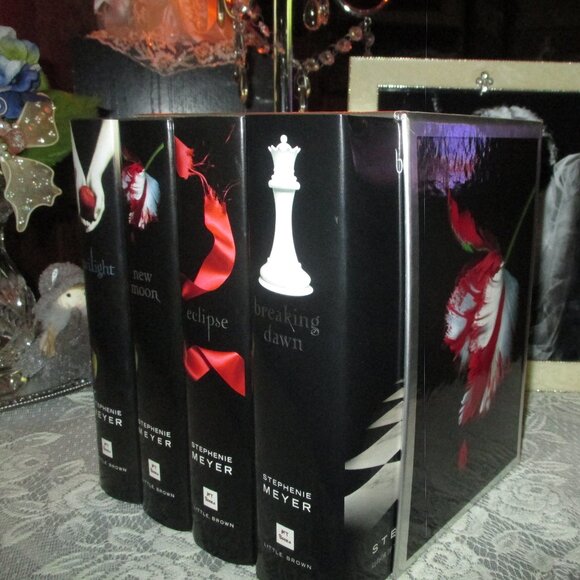 Twilight Box Set/Hardcover - Picture 2 of 14